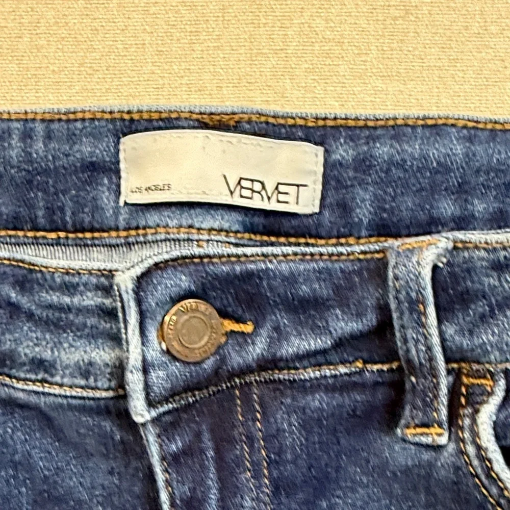 Vervet Women's Classic Blue Ankle Jeans - Picture 5 of 8